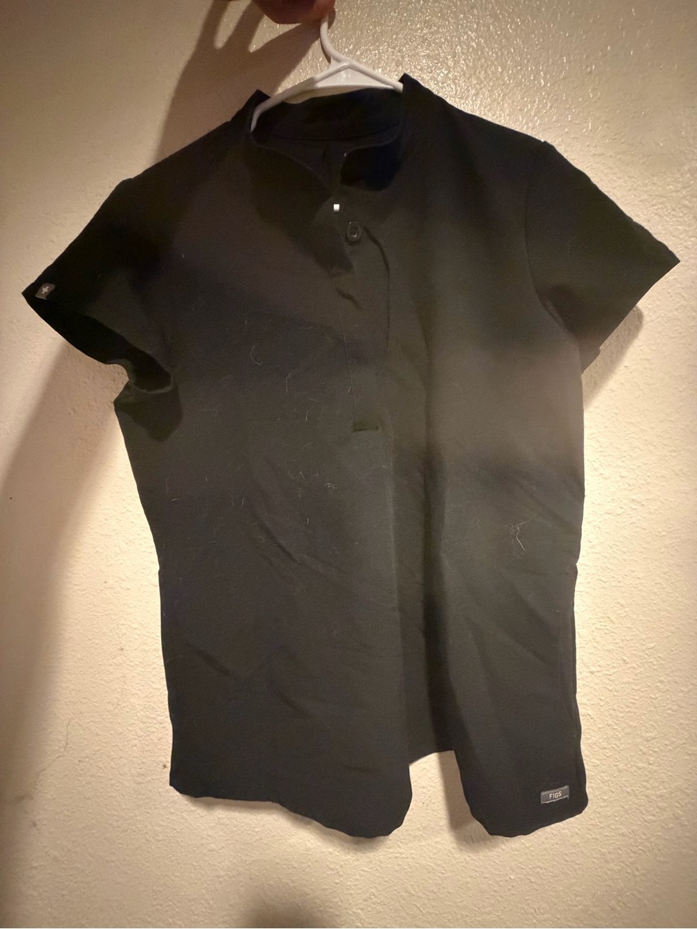 FIGS women’s Pali scrub shirt